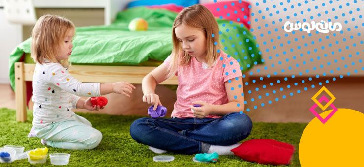 دو دختر بچه در حال بازی با اسلایم