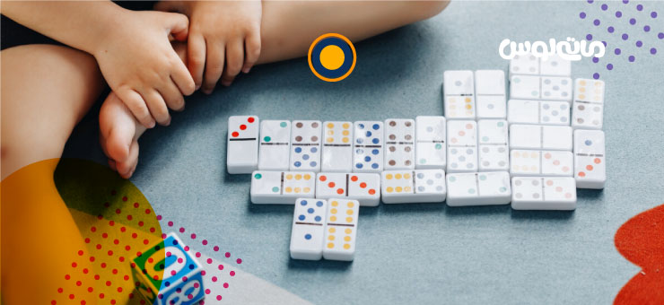 قطعات دومینو سفید و رنگی