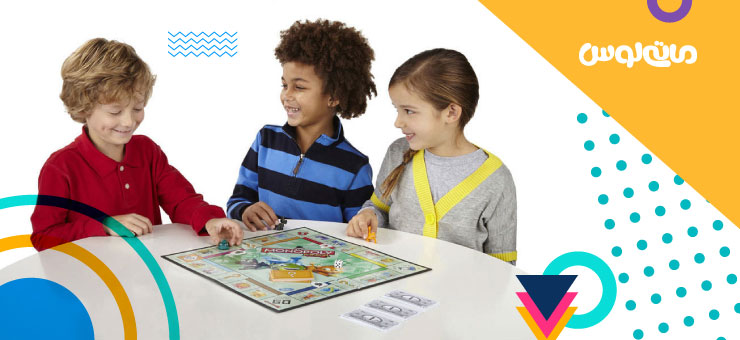 بازی کودکان حدودا ده ساله با مونوپولی