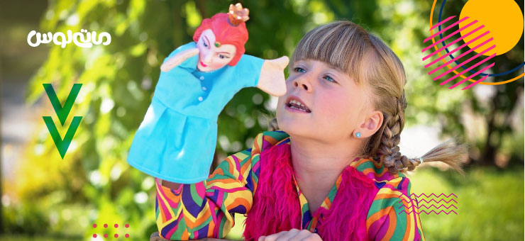 بازی دختر بچه با عروسک ملکه نمایشی