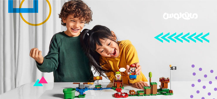 دو کودک خردسال و بازی با عروسک های لگو