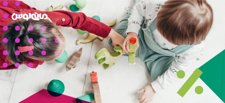 بازی کودکان با انواع فیگور های چوبی دایناسور