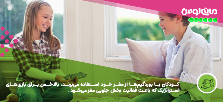 مادر و دختر درحال بازی با بوردگیم