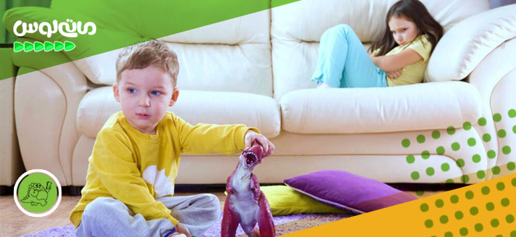 خواهر در حال حسادت به برادر کوچکترش