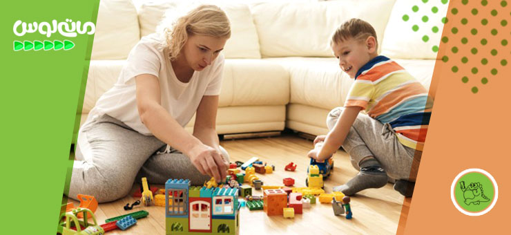 مادر و پسر در حال لگو بازی کردن