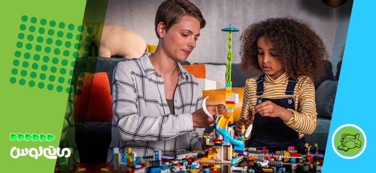 مادر در حال بازی با فرزندش