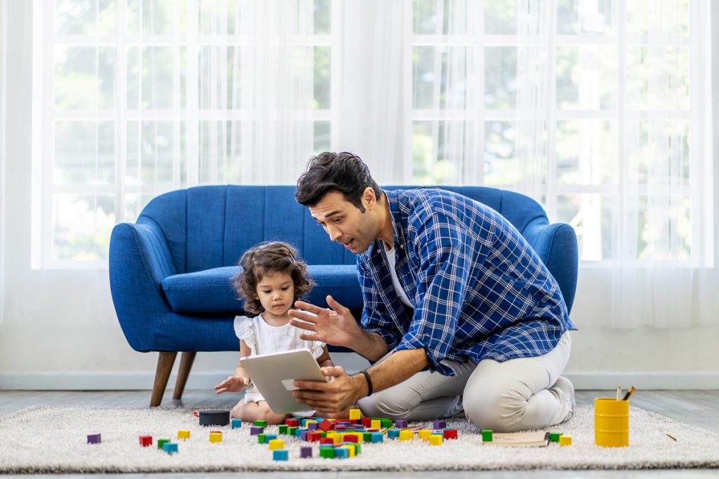 بازی کردن پدر و دختر
